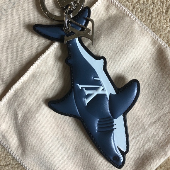 Louis Vuitton AQUATICS BAG CHARM AND KEY HOLDER - Picture 4 of 6